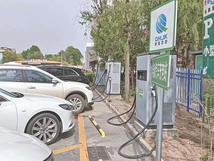 加密優(yōu)化充電站點布局 省內(nèi)高速公路服務(wù)區(qū)電力十足