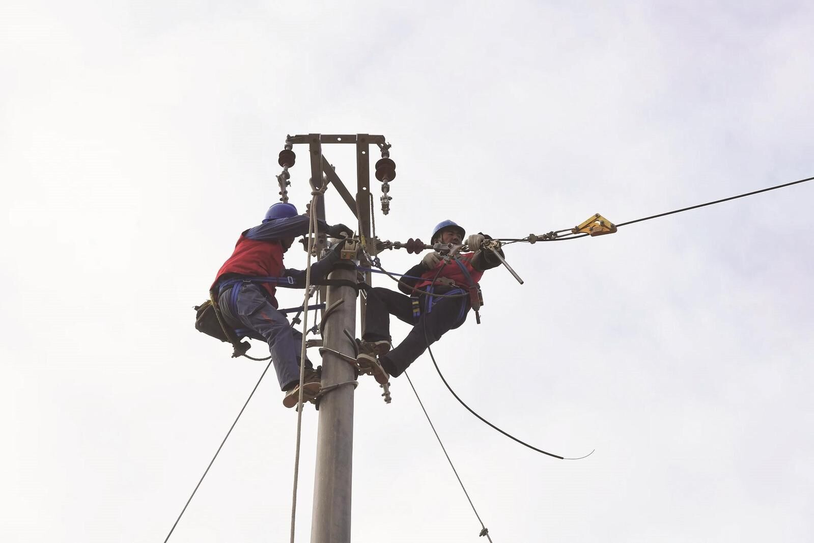 積石山6.2級地震青海震區重建搬遷安置點全部通電