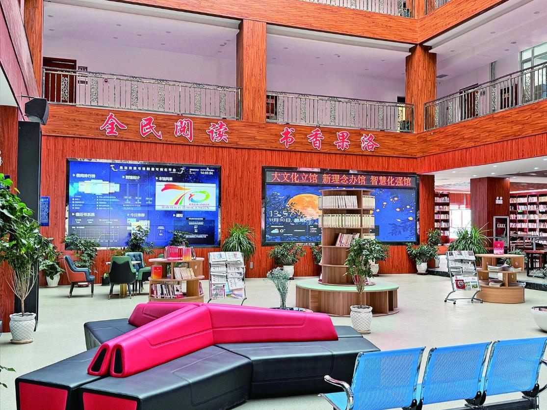 青海果洛:周末好去處 圖書館里覓書香