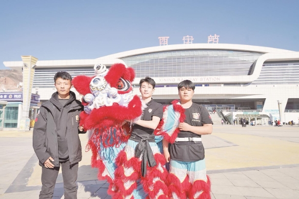 青海小伙舞獅出圈 帶網(wǎng)友賞青海美景