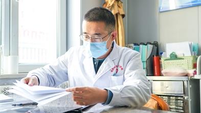 董啟龍:用仁心書寫奉獻華章