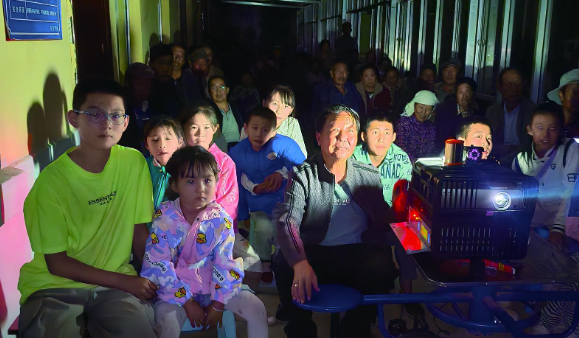 【鑄牢共同體 中華一家親】46載光影筑夢 ——青海民族團結進步典型事跡系列報道之二十