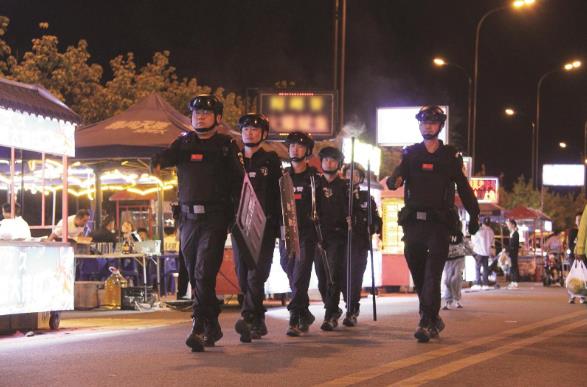 【新時代 新征程 新偉業(yè)·聚焦海東公安多所連片大防區(qū)警務(wù)改革】67面錦旗背后的蝶變