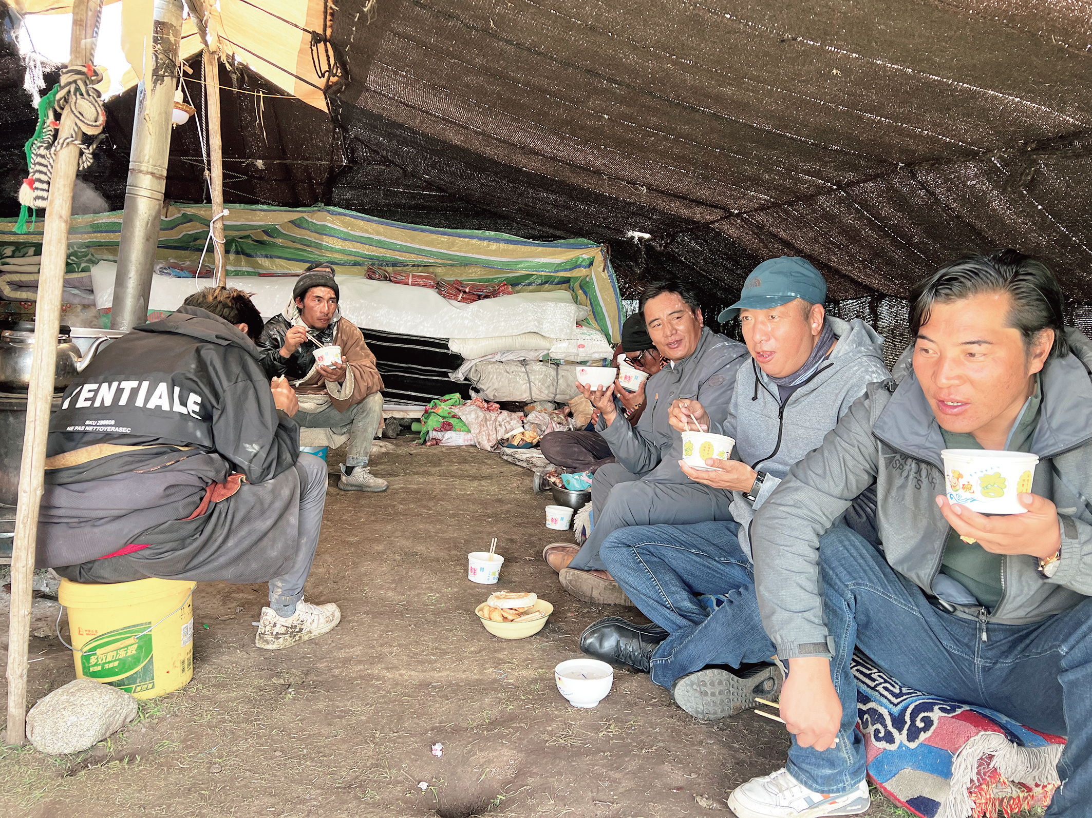 青海果洛:駐村7年 他成了牧民群眾的親人