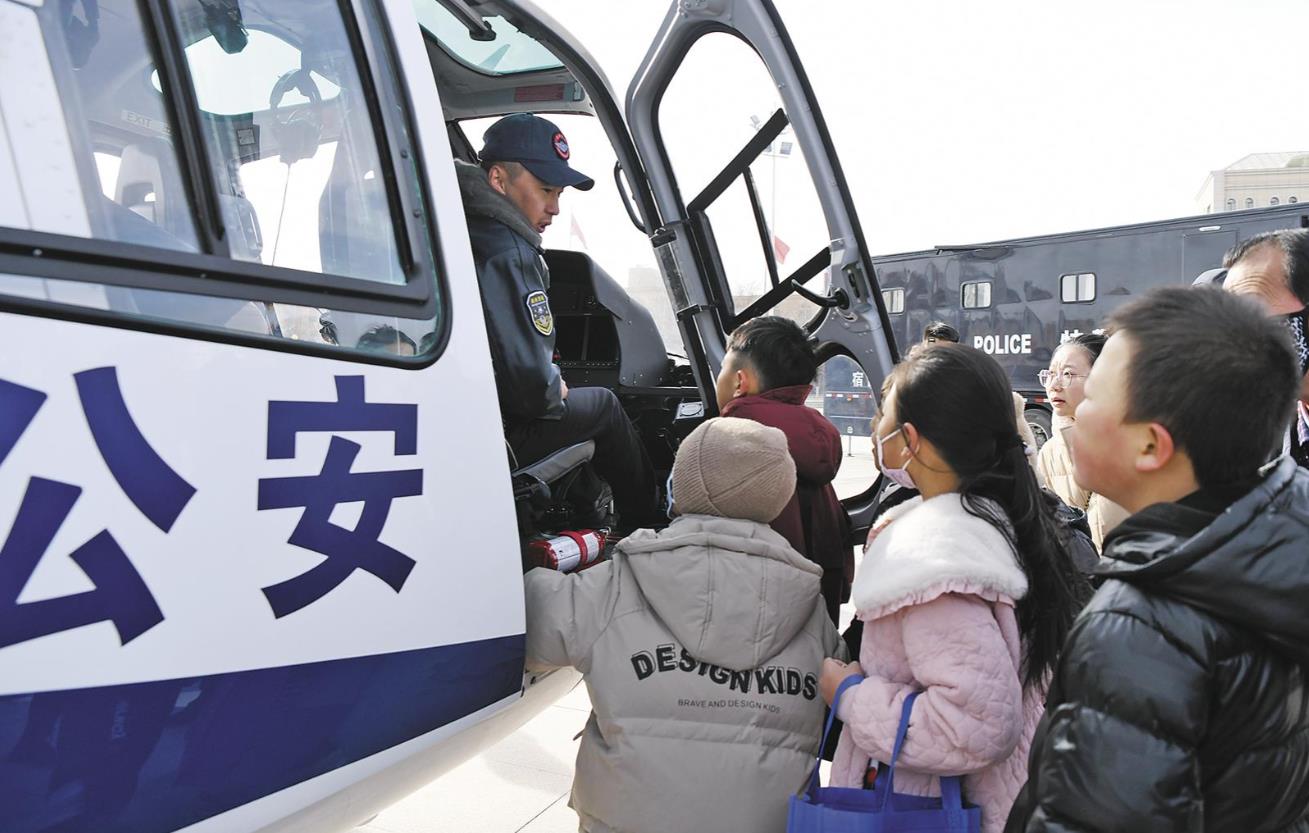 青海海西公安開展警營開放日活動