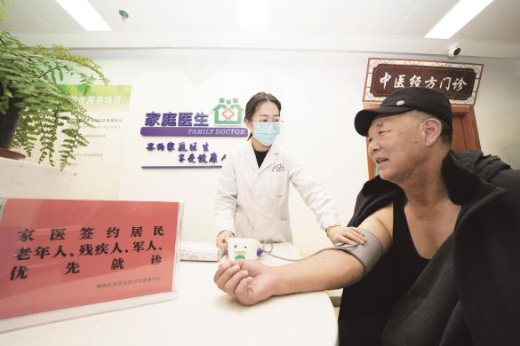 【歲末年初訪民生】跟著家庭醫生送醫上門