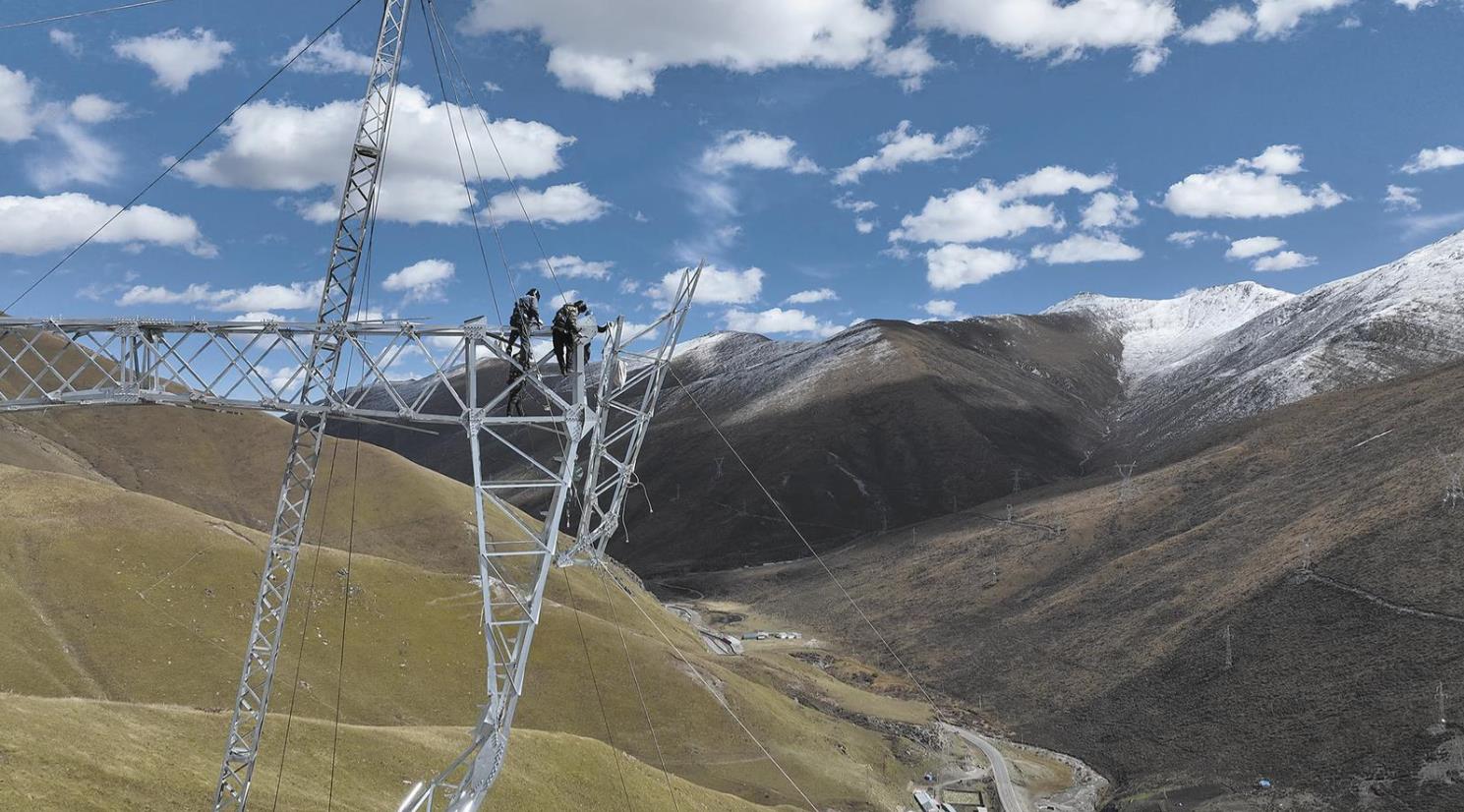 【新春走基層·溫暖進(jìn)萬家】電“耀”草原繪就溫暖新畫卷