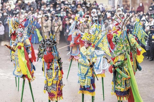 【新春走基層】魯沙爾高蹺出場即震撼