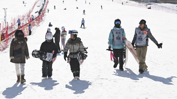 【新春走基層】蛇年春節 邂逅一場“冰雪奇緣”