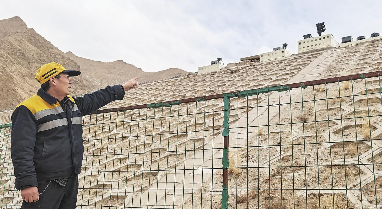 【新春走基層·致敬奮斗者】護好火車“眼” 當好“老”工長