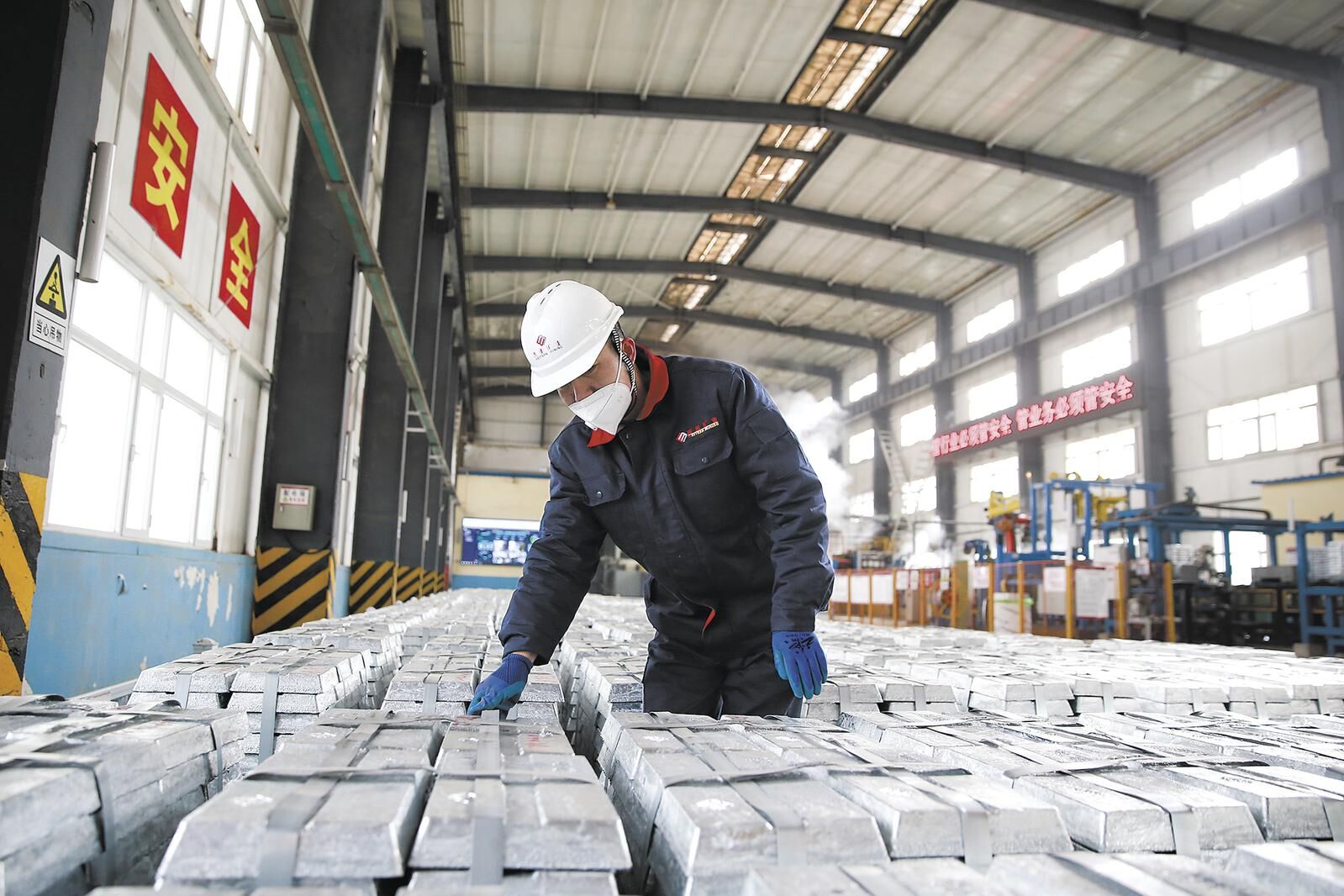 【堅(jiān)定信心 實(shí)干爭(zhēng)先】開局即決戰(zhàn) 起步即沖刺 西部礦業(yè)實(shí)現(xiàn)首月“開門紅” 首月實(shí)現(xiàn)營(yíng)業(yè)收入51億元,實(shí)現(xiàn)利潤(rùn)同比提升149%