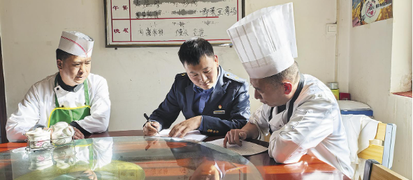 【致敬奮斗者】天路“暖房”里的貼心“小管家”