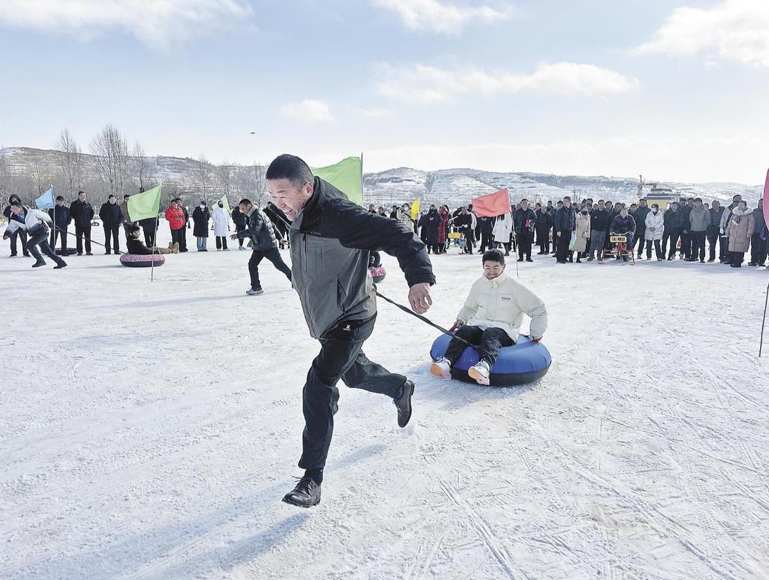 青海互助:威遠鎮首屆農民冰雪運動會樂趣無窮