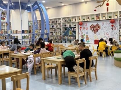 采購忙 學(xué)習(xí)熱 中小學(xué)生忙迎開學(xué)季