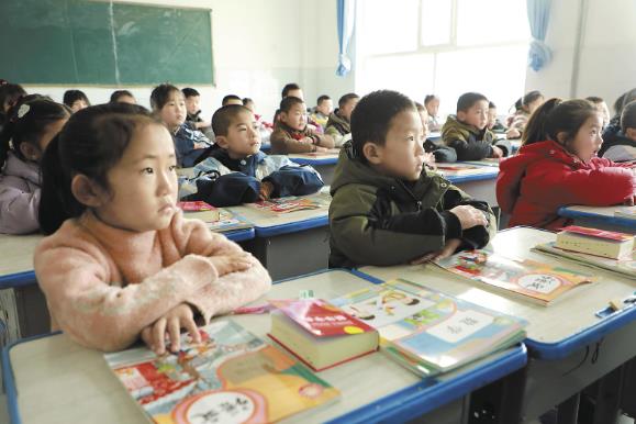 民和8000余名災后重建地學生踏春迎開學