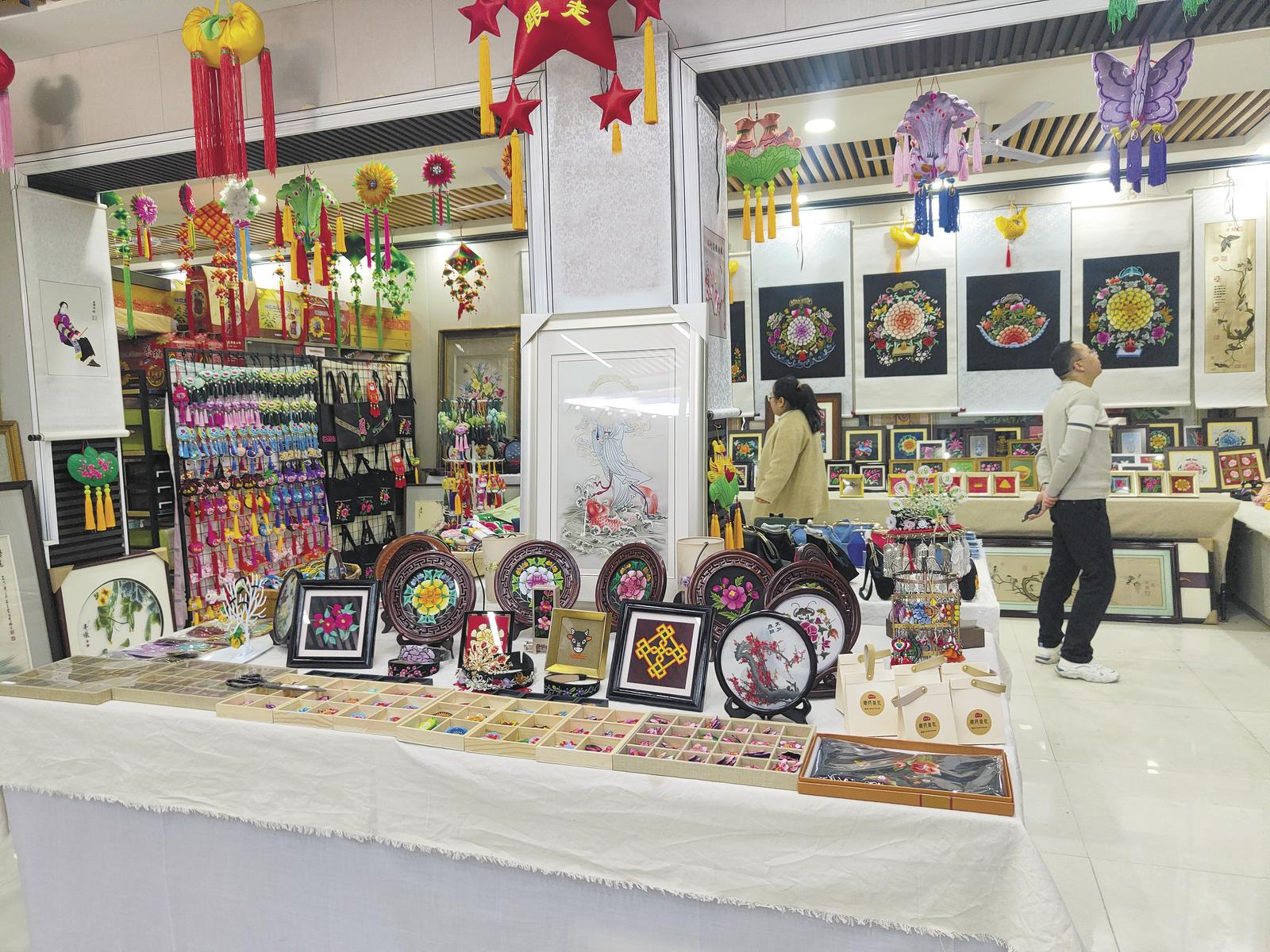 青海民和:河湟刺繡促增收