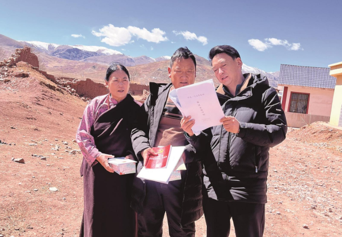 【一宣三促·萬名干部下鄉】青海囊謙縣:宣講員帶著好政策下基層