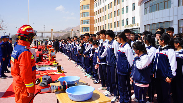 青海省2025年“文潤校園·德育新人”集中觀影活動啟動