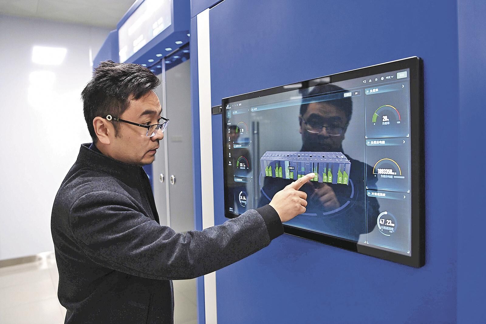 【潔凈青海·綠色算力】“皇冠上的明珠”何以“閃耀”高原?——“青海綠算一來年”系列報道①