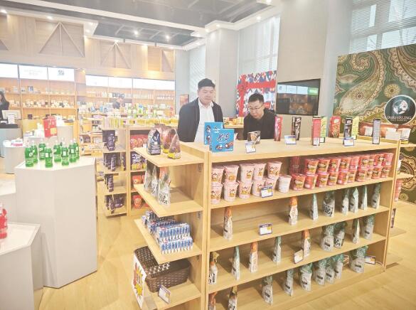 【新時代 新征程 新偉業】“買全球賣全球” 青海西寧市民家門口逛世界