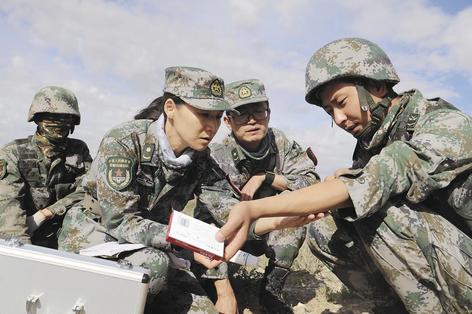 行走在云端上的女軍醫——記“最美新時代革命軍人”張瑛