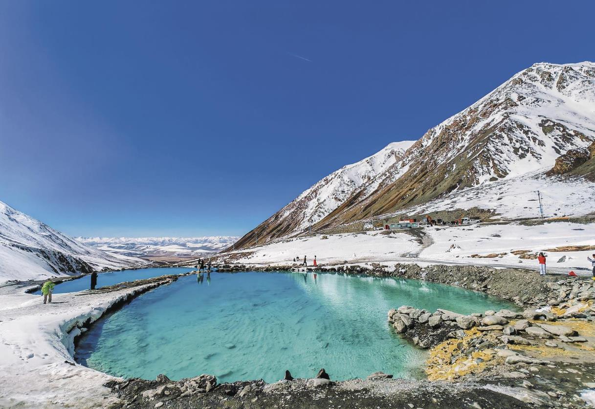 崗什卡雪峰:“登山熱”持續(xù)升溫