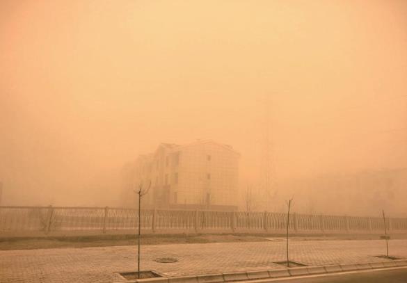 寒潮沙塵為何組團來襲