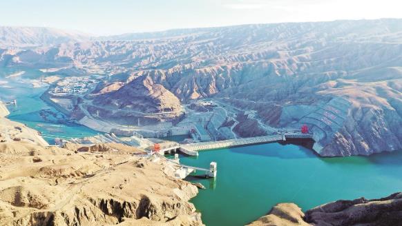 【堅定信心 實干爭先】“‘高冷’青海何以‘高光’”系列融媒報道之一 青海從高原點亮中國綠電版圖