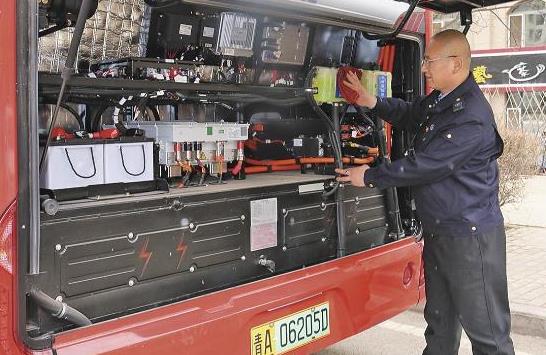 【中國夢·勞動美——凝心鑄魂跟黨走 團結奮斗新征程】用方向盤轉動城市溫度——記西寧公交集團有限責任公司運營調度指揮中心城南調度分中心五隊2路駕駛員張福生