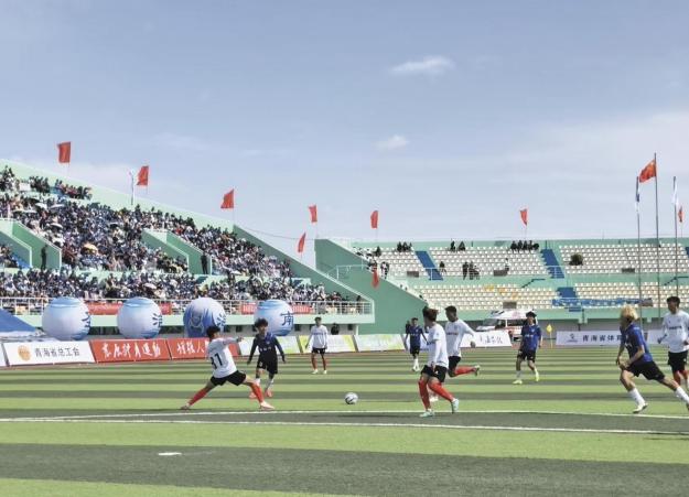 【大美青海·高原足球】賽場逐夢展風采 特產飄香火出圈——第二屆“青超聯賽”海南賽區首場比賽見聞