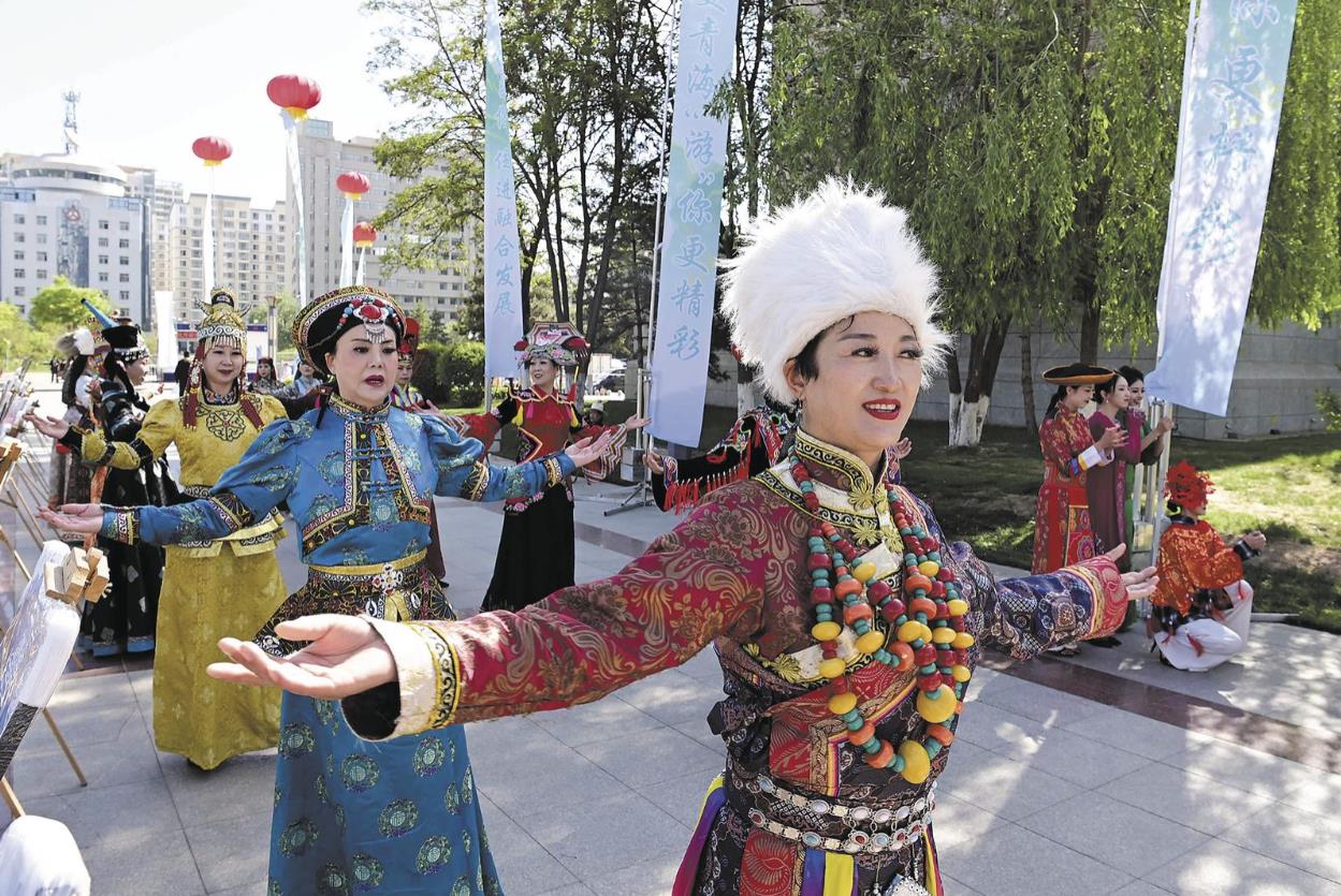 “繡”三江“錦”色 織文旅新篇——2025青海文化旅游節開幕式側記