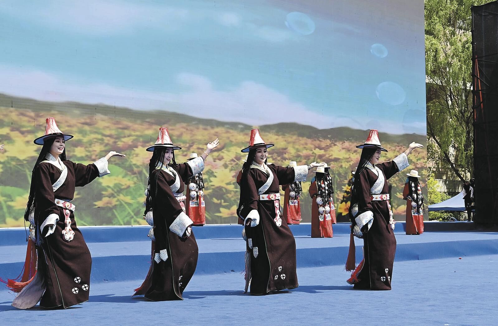 【2025青海文化旅游節(jié)特刊】村歌嘹亮 唱出鄉(xiāng)村好美景