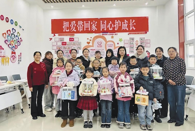 青海省各級婦聯組織慶祝“六一”國際兒童節