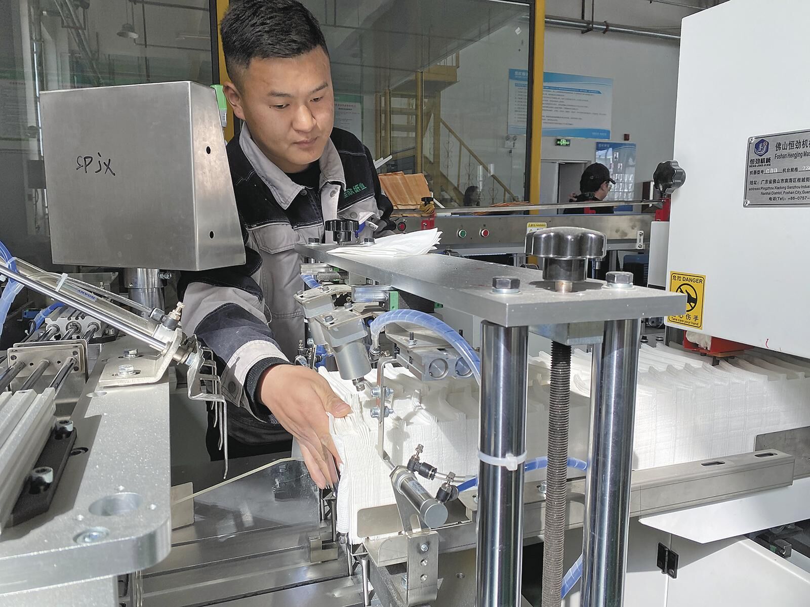 【鄉(xiāng)村振興在青海】薄薄的紙張里,疊印著鄉(xiāng)村新模樣