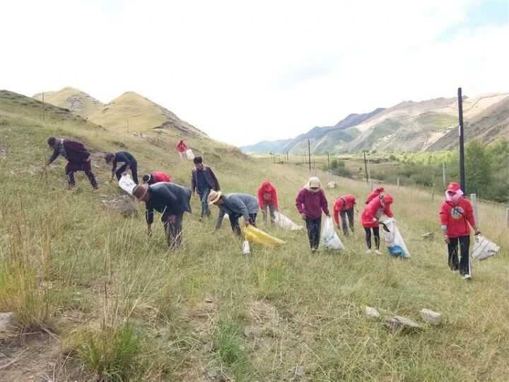 “環保衛士”端主加:俯身拾荒者 昂首護綠人