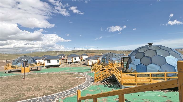 【堅定信心 實干爭先 深入學(xué)習(xí)貫徹習(xí)近平總書記考察青海重要講話精神】沙柳河畔產(chǎn)業(yè)興 幸福花開別樣紅