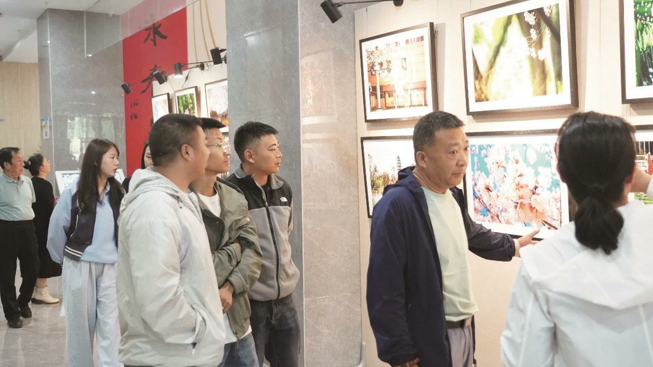 西寧市職工群眾主題攝影展開展