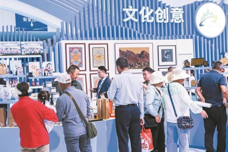 雪豹版畫閃耀青洽會 鐫刻高原生態風姿