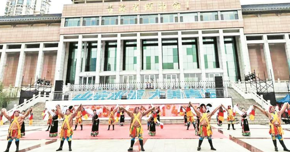 環青賽嘉年華奏響多元樂章——“西海2261·河湟文化大集”玉樹主場見聞