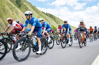 【第二十四屆環大美青海國際公路自行車賽】快客車隊拿下賽段冠軍李寧之星攬兩衫