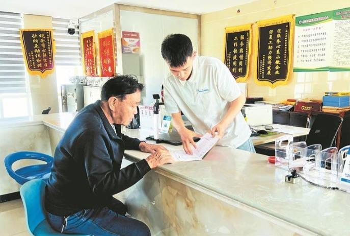 【鍥而不舍落實中央八項規定精神】“一件事一次辦”背后的民生溫度