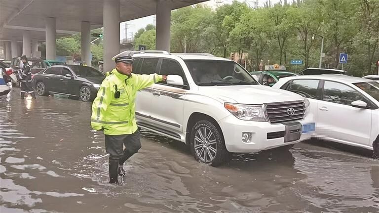 短時強降水來襲 西寧多部門護航市民安全出行