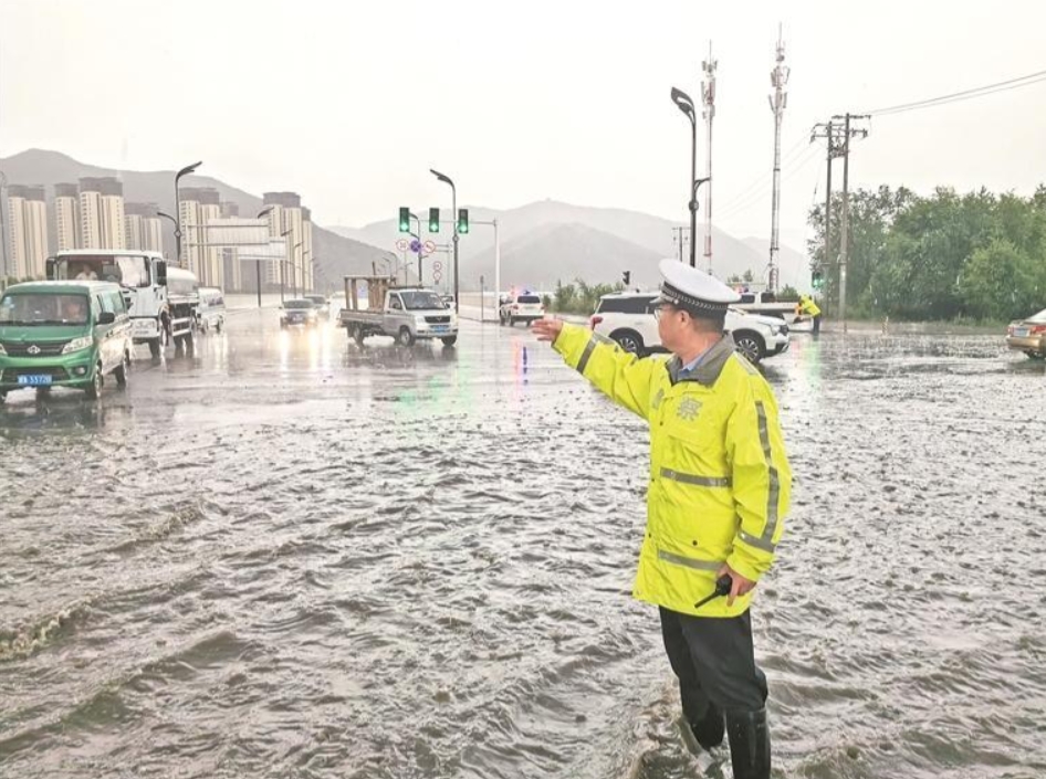 風雨中,他們守護平安……
