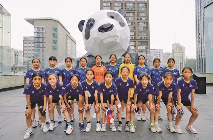 青海湖小浪花U13女子足球隊凱旋