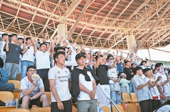 【大美青海·高原足球】唐卡金線勾勒足球弧線——第二屆“青超聯(lián)賽”第七輪青海黃南州主場見聞