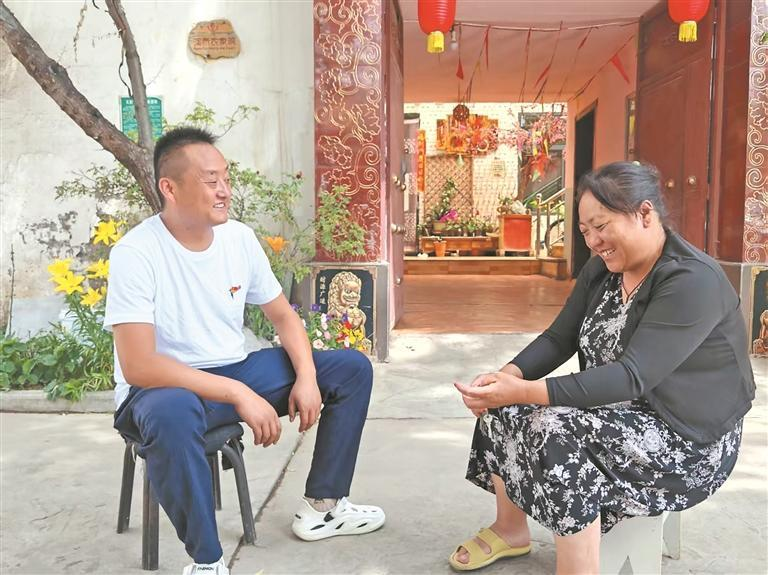 【黨旗在基層一線高高飄揚(yáng)】將青春扎進(jìn)家鄉(xiāng)的“土”里——記西寧市城北區(qū)大堡子鎮(zhèn)晉家灣村黨支部書記張洪建