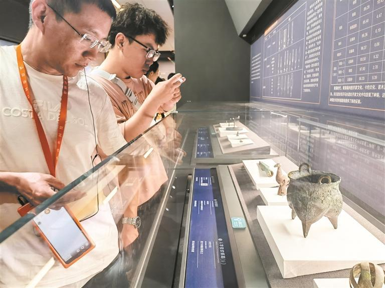 青海省博物館迎來客流高峰