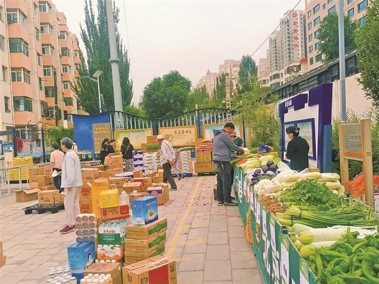 青海西寧市:蔬菜直通車開進社區 居民買菜不再難