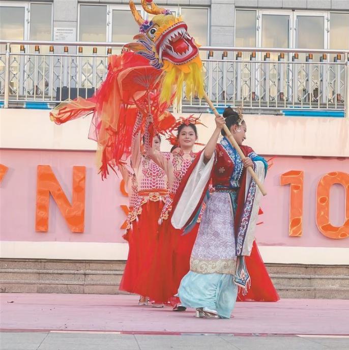 “溯源昆侖·巡禮河湟”主題專場秀在西海2261·河湟文化大集上演