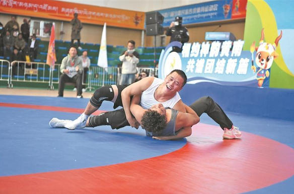力量碰撞間 共筑同心圓——青海省第八屆少數民族傳統體育運動會民族式摔跤北嘎項目比賽現場見聞